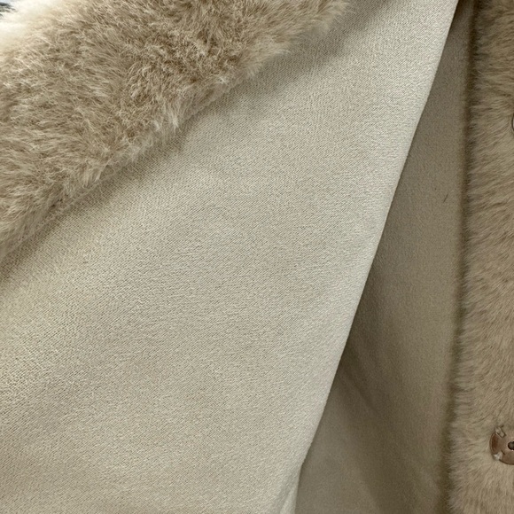 Super cute fluffy fur jacket - Picture 2 of 3